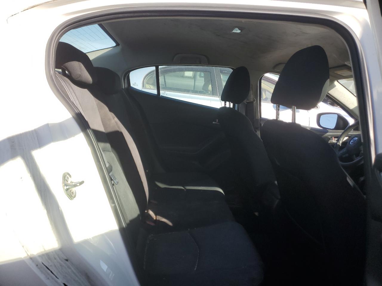 2016 Mazda 3 - Image 10