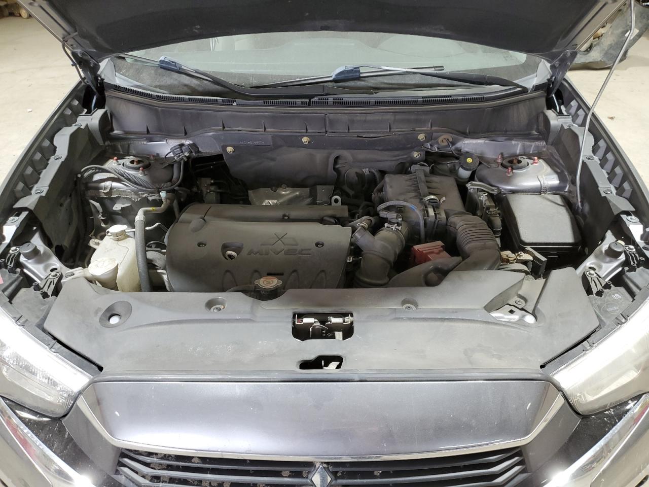 2017 Mitsubishi Outlander - Image 12