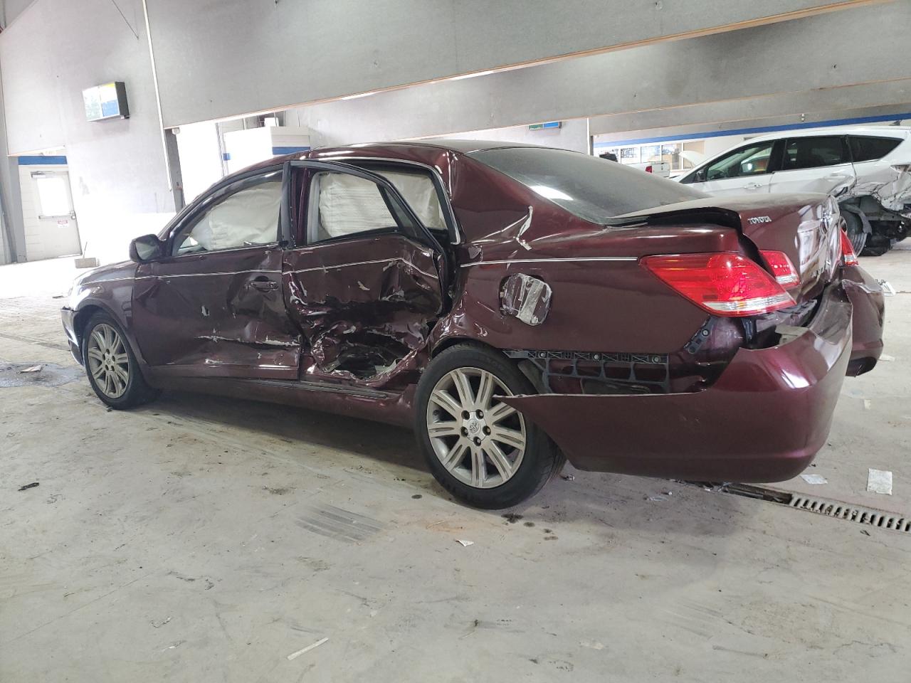 2006 Toyota Avalon - Image 2