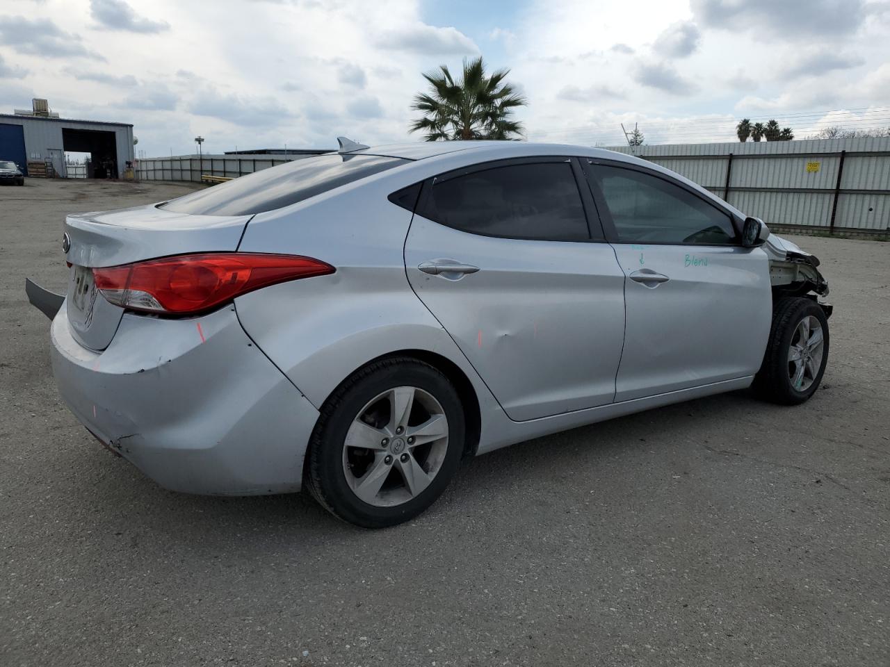 2013 Hyundai Elantra - Image 3