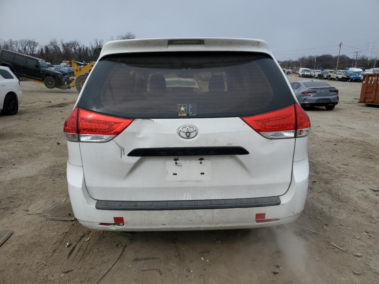 2014 Toyota Sienna - Image 6