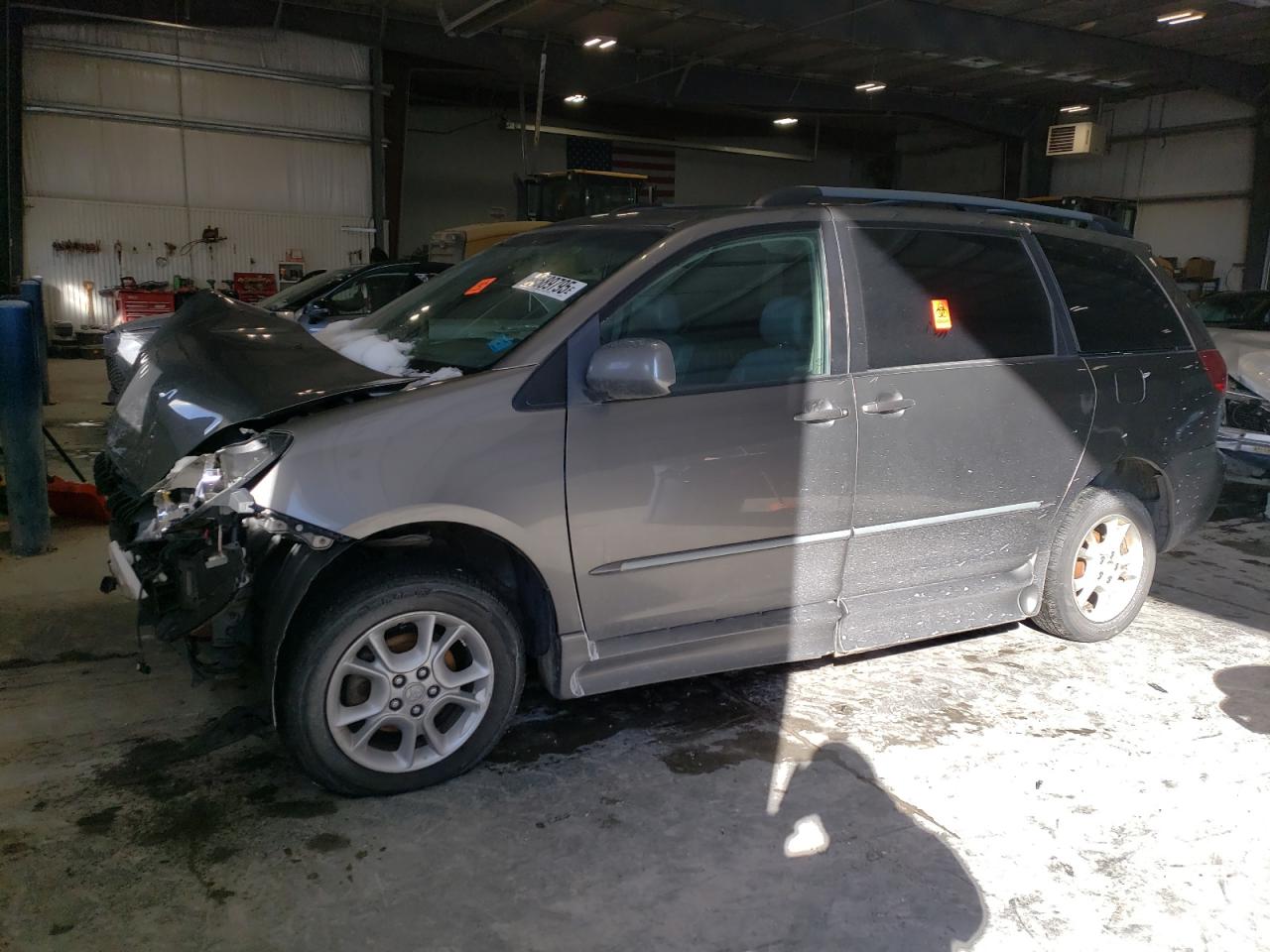 2005 Toyota Sienna - Image 1