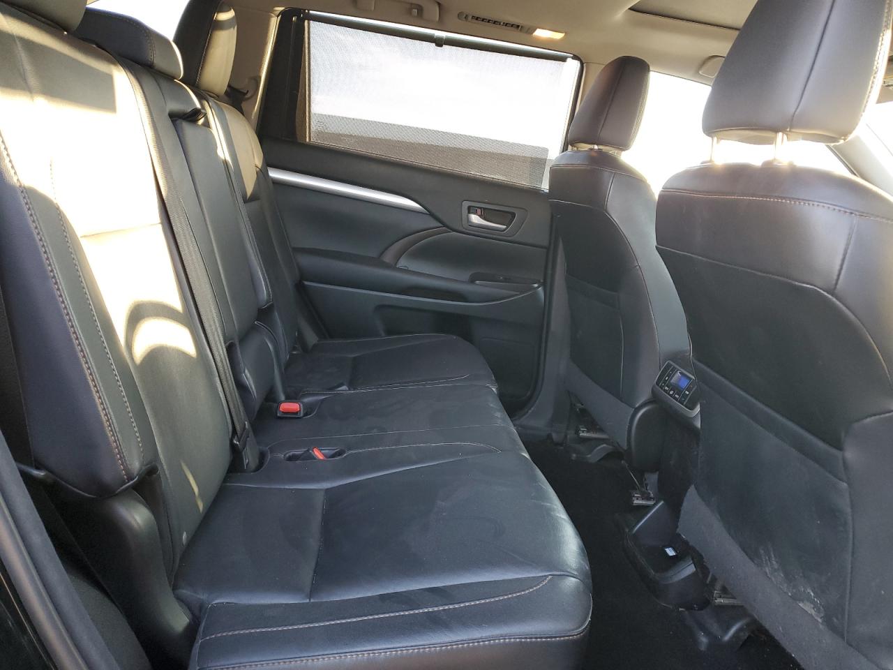 2015 Toyota Highlander - Image 11