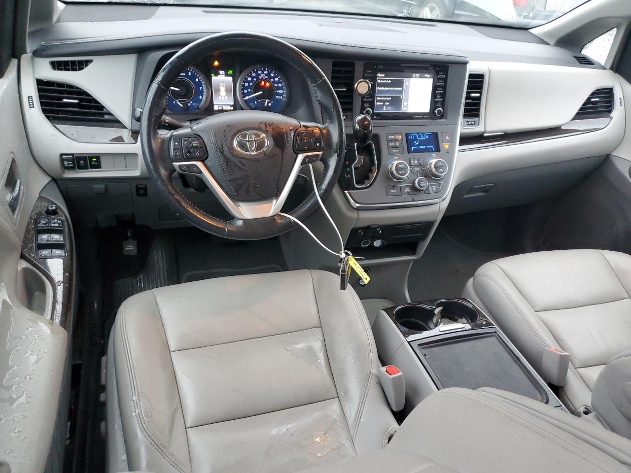 2019 Toyota Sienna - Image 8
