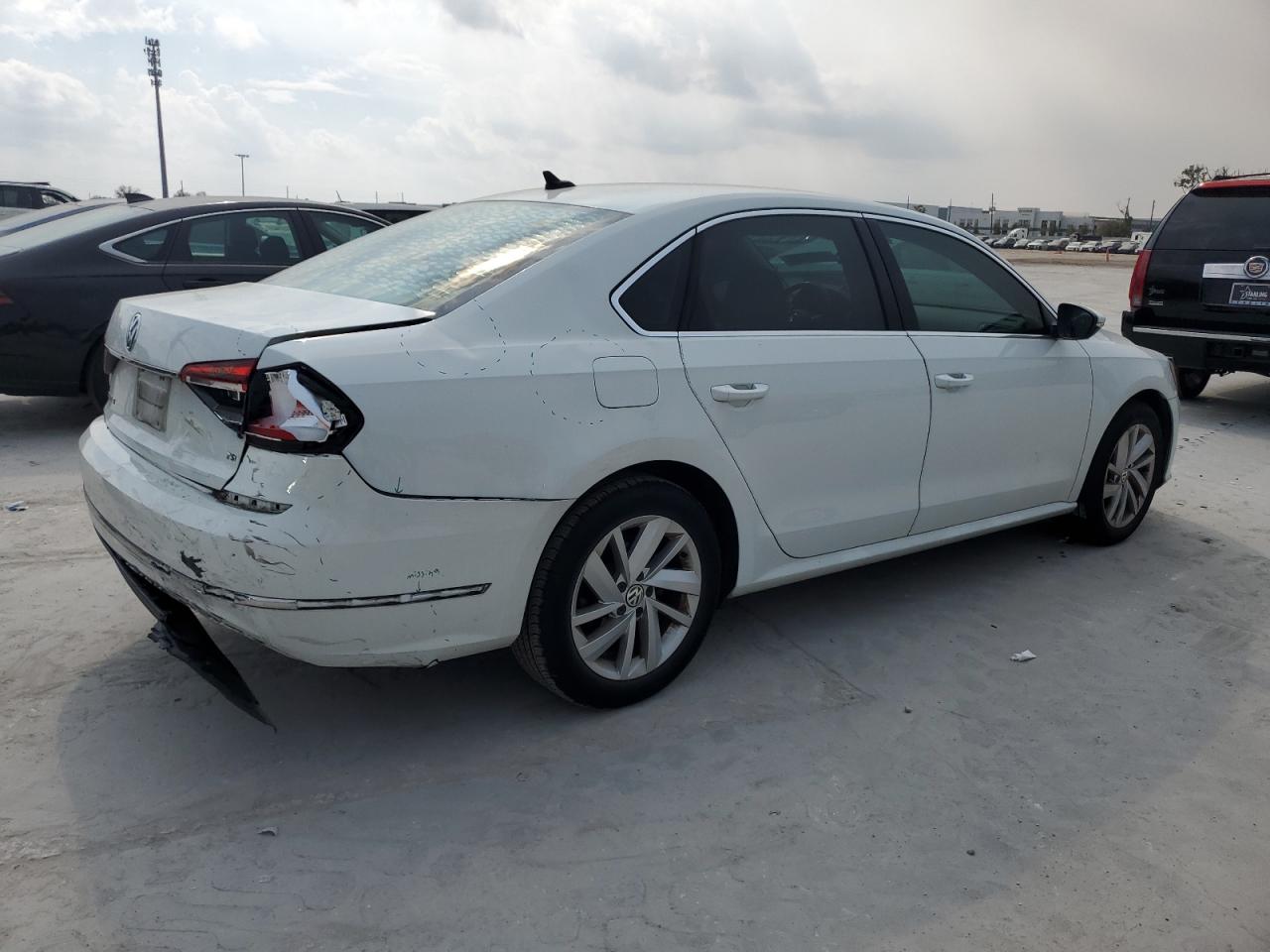 2018 Volkswagen Passat - Image 3