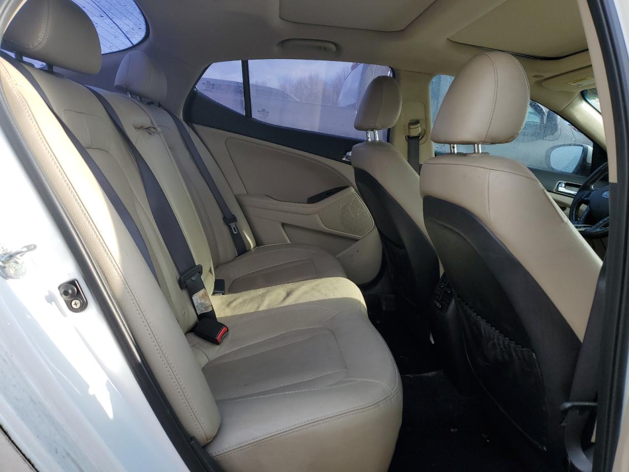 2011 Kia Optima - Image 10