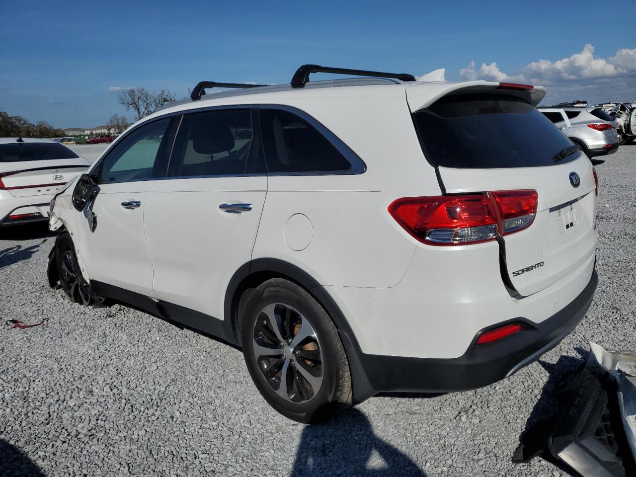 2016 Kia Sorento - Image 2