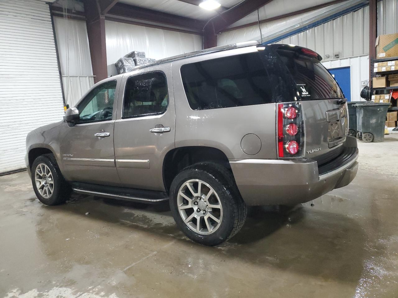 2013 GMC Yukon - Image 2