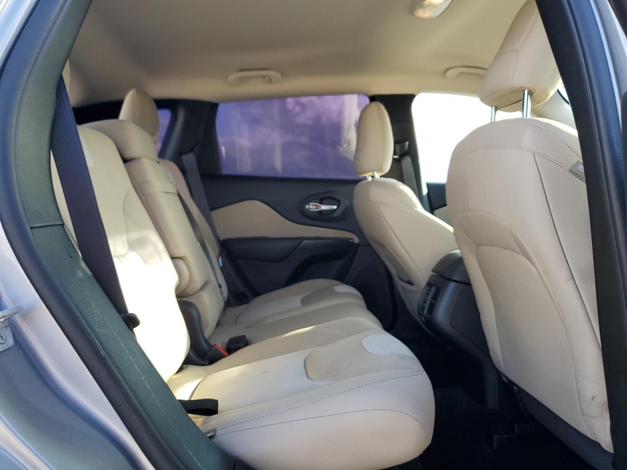 2016 Jeep Grand Cherokee - Image 11