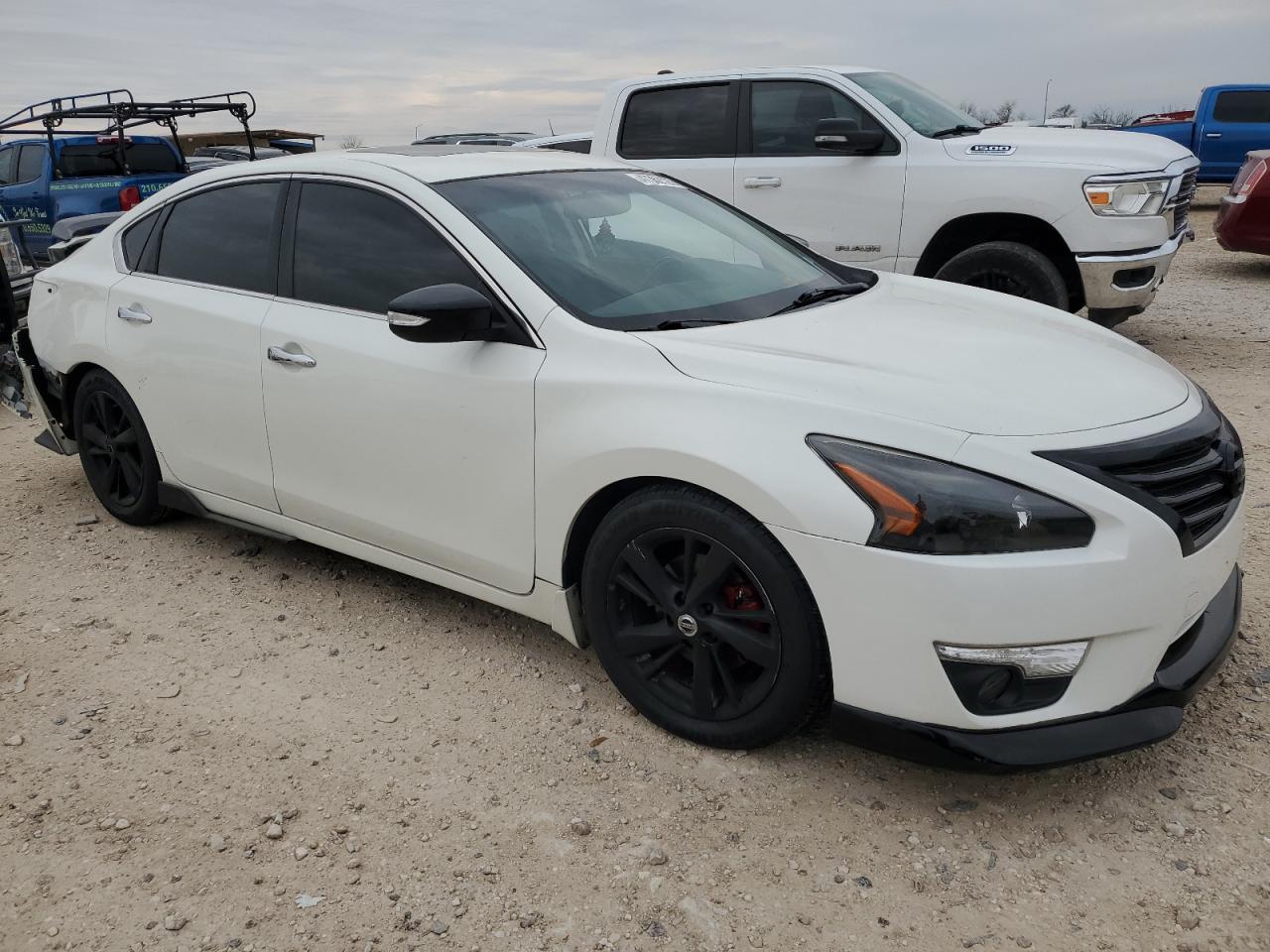 2015 Nissan Altima - Image 4