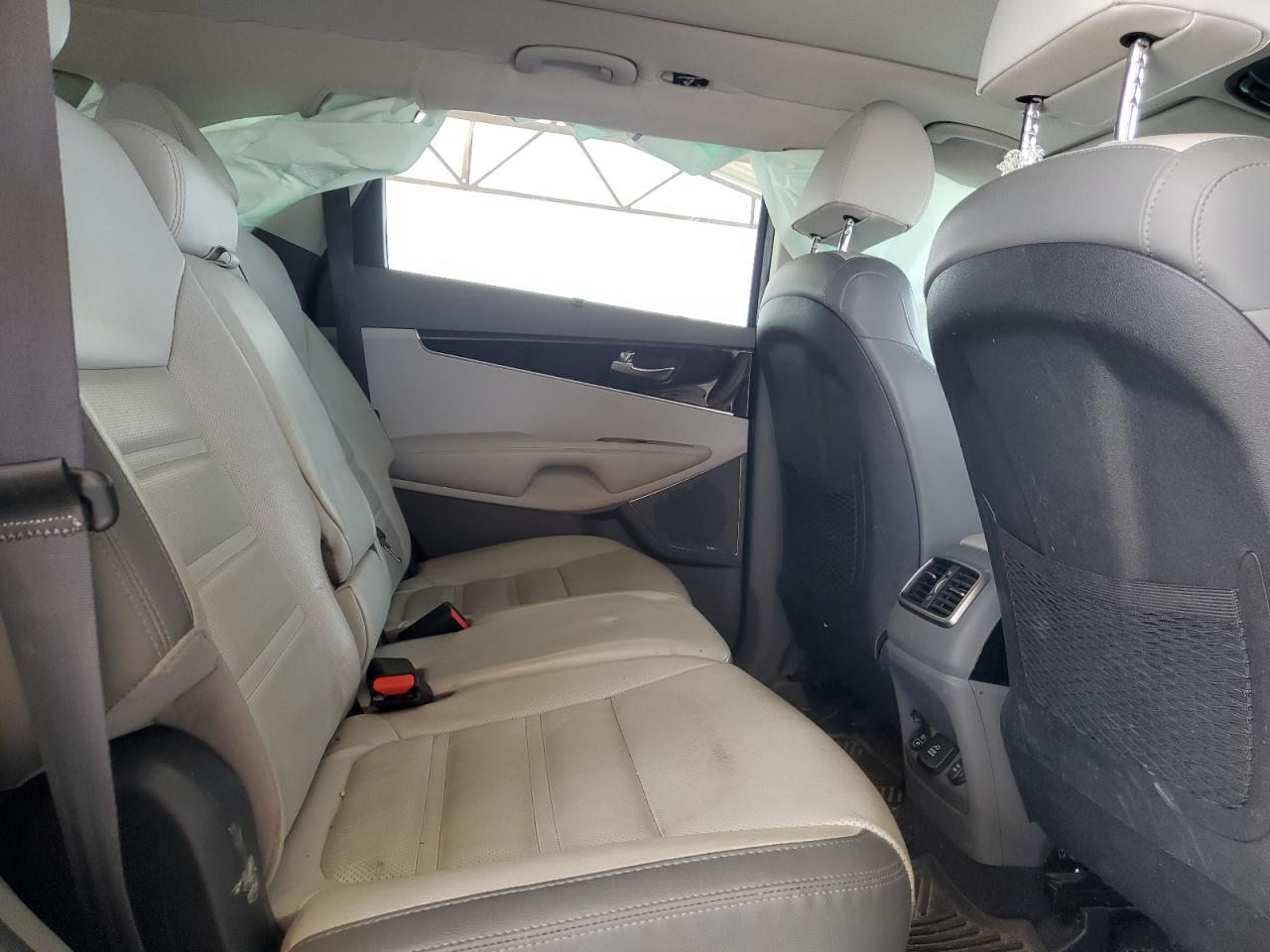 2019 Kia Sorento - Image 11