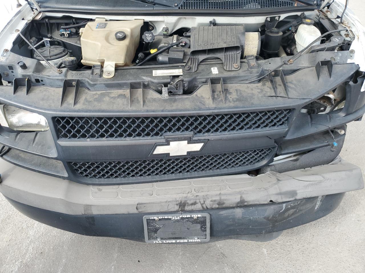 2003 Chevrolet Express - Image 12