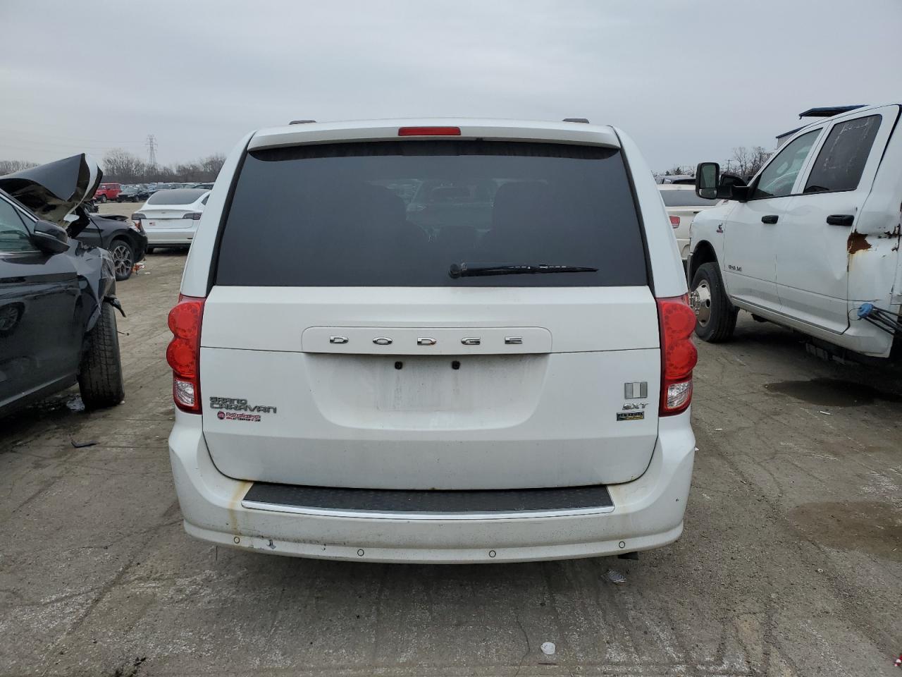 2015 Dodge Caravan - Image 6