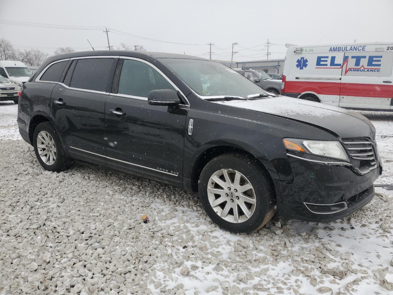 2017 Lincoln MKT - Image 4