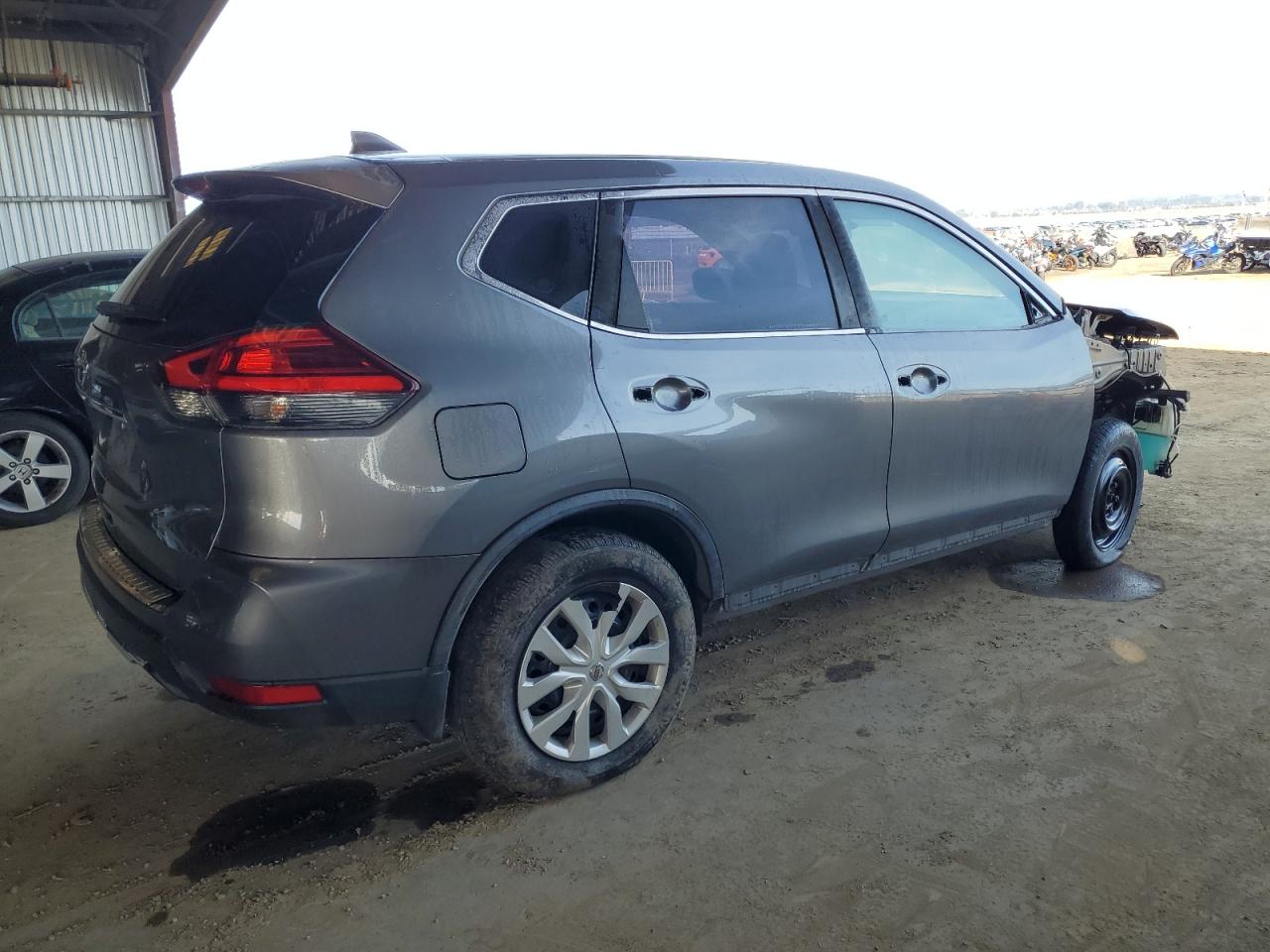 2017 Nissan Rogue - Image 3