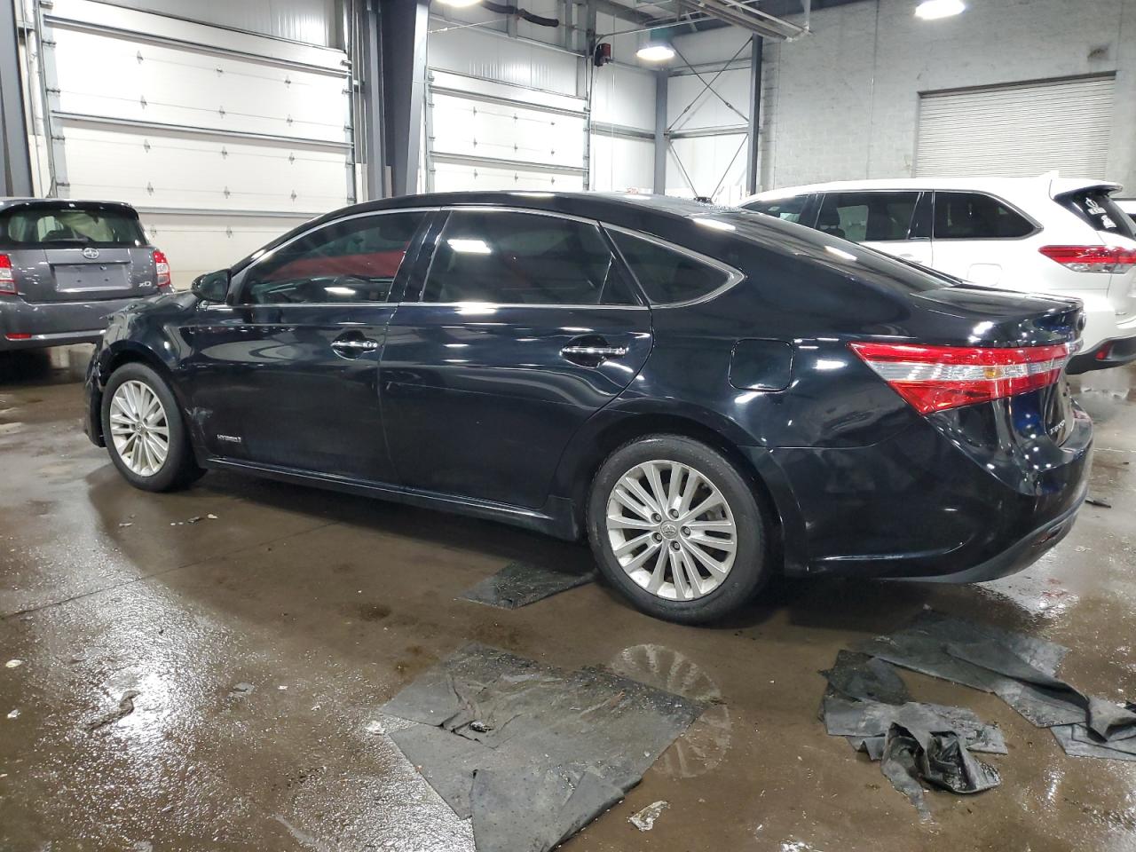 2013 Toyota Avalon - Image 2