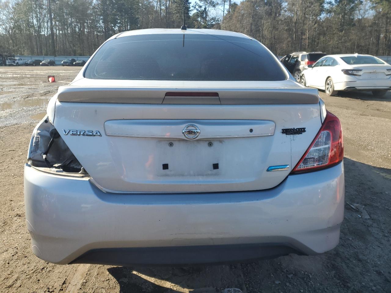2015 Nissan Versa - Image 6