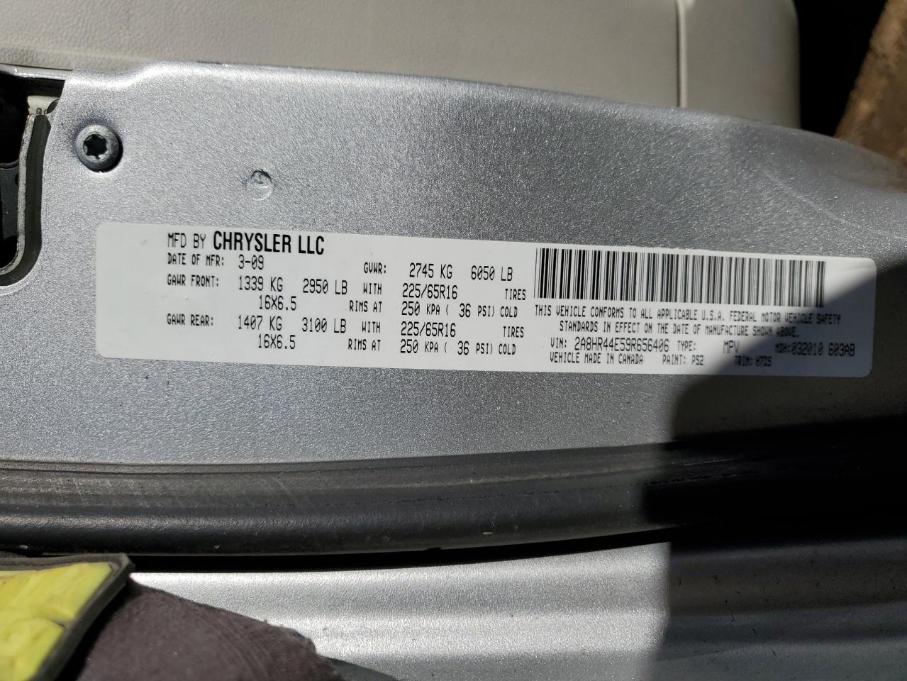 2009 Chrysler Town & Country - Image 13