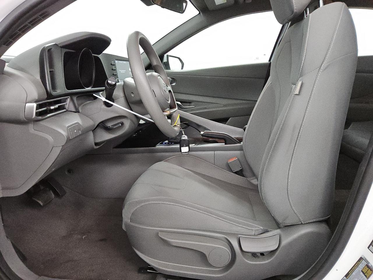 2023 Hyundai Elantra - Image 7