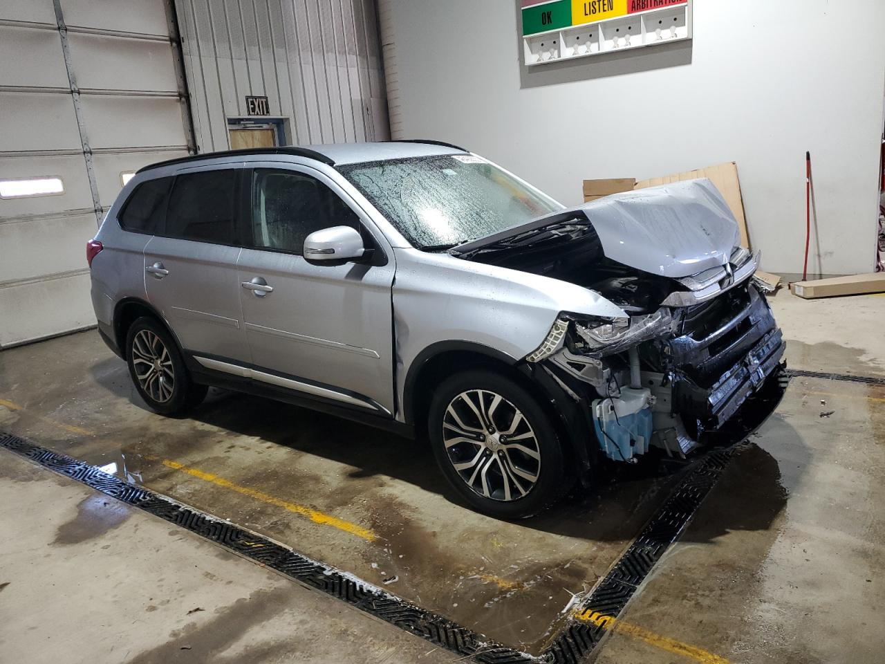 2016 Mitsubishi Outlander - Image 4