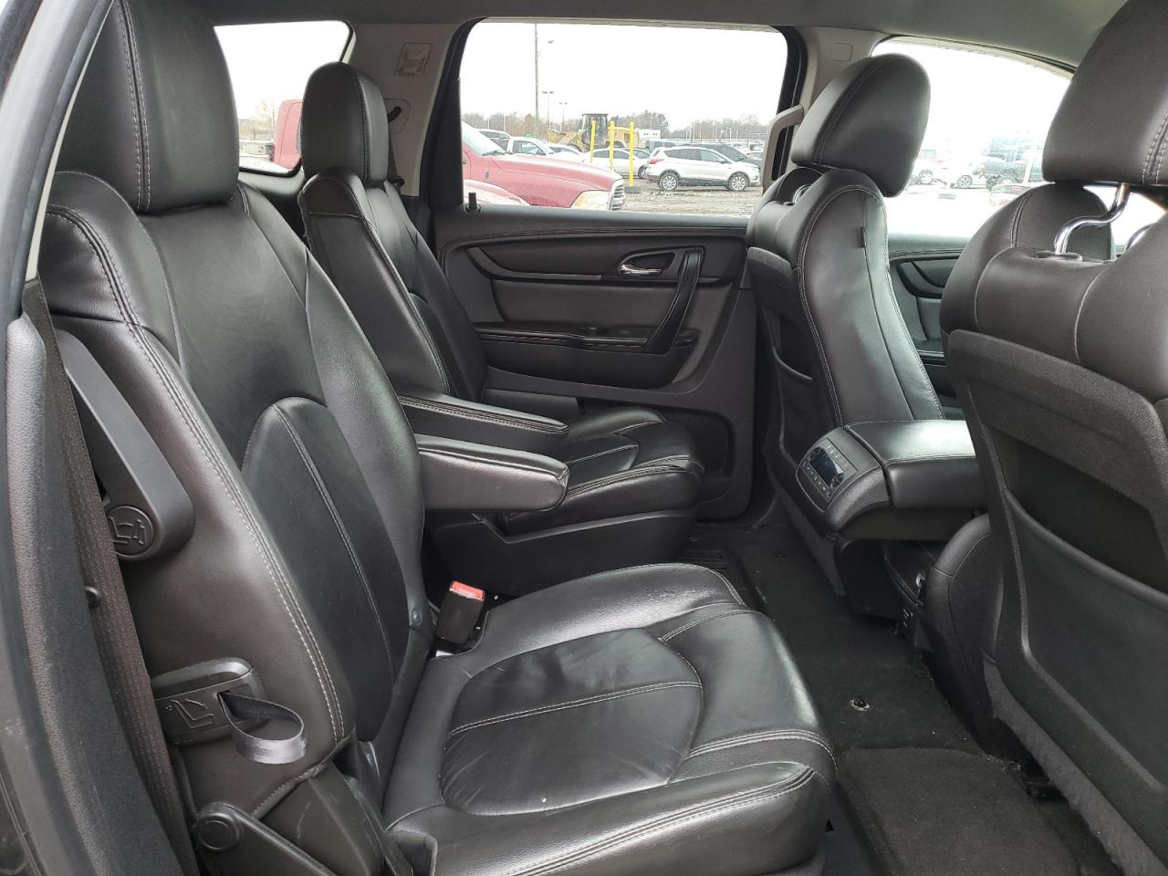 2015 Chevrolet Traverse - Image 11
