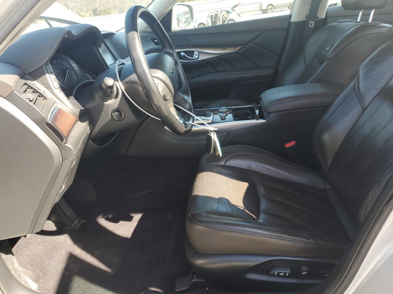 2011 Infiniti M - Image 7