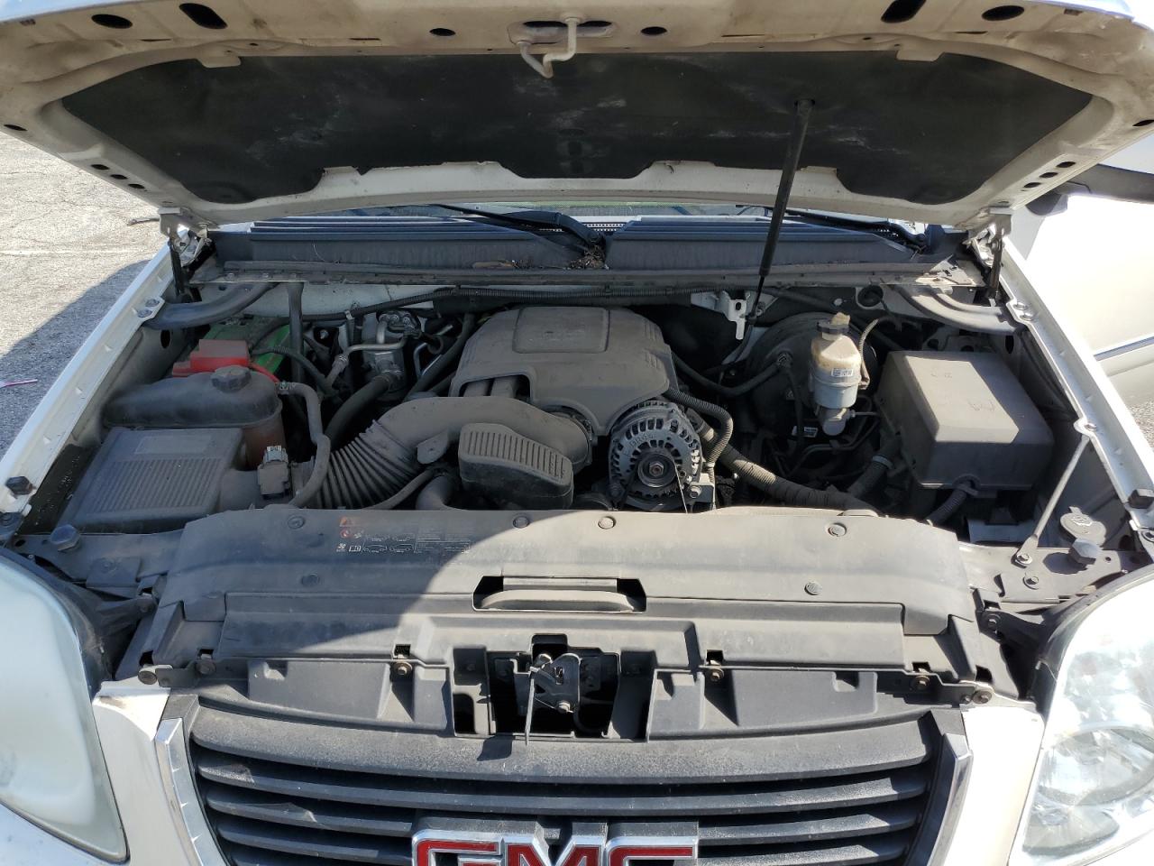 2011 GMC Yukon - Image 12