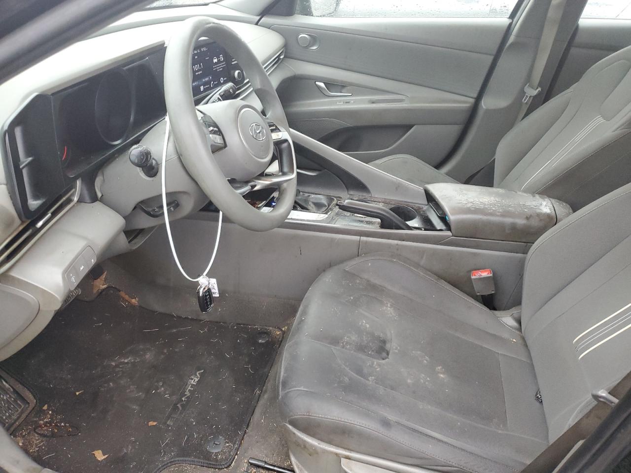 2022 Hyundai Elantra - Image 7