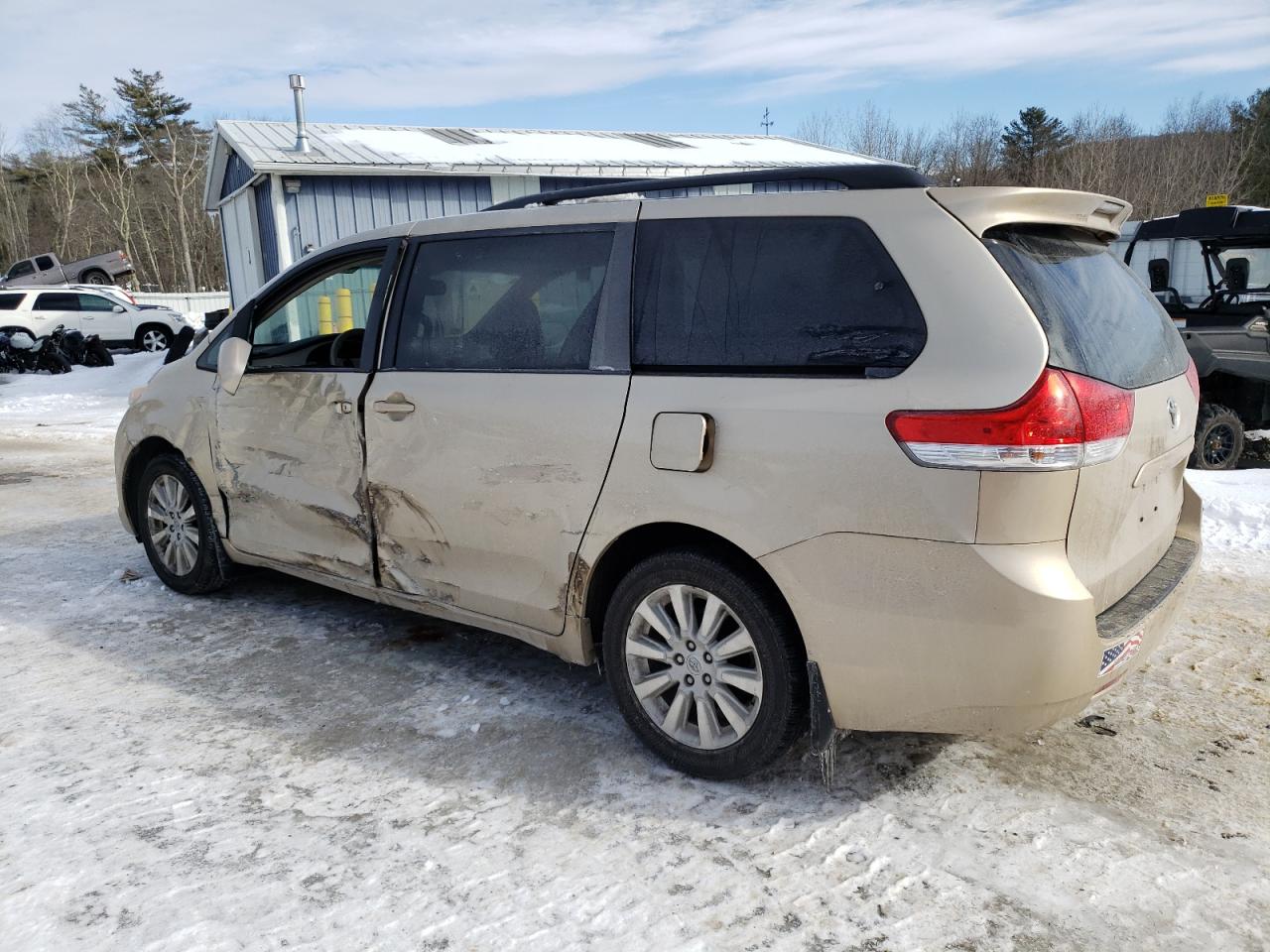 2013 Toyota Sienna - Image 2