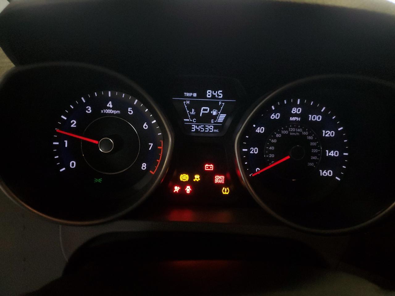 2016 Hyundai Elantra - Image 9