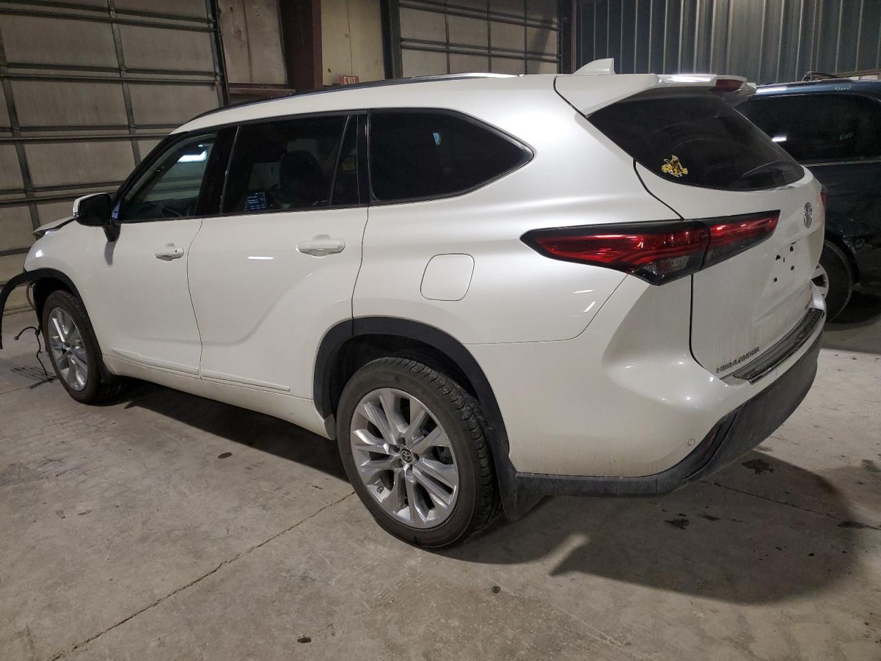 2021 Toyota Highlander - Image 2