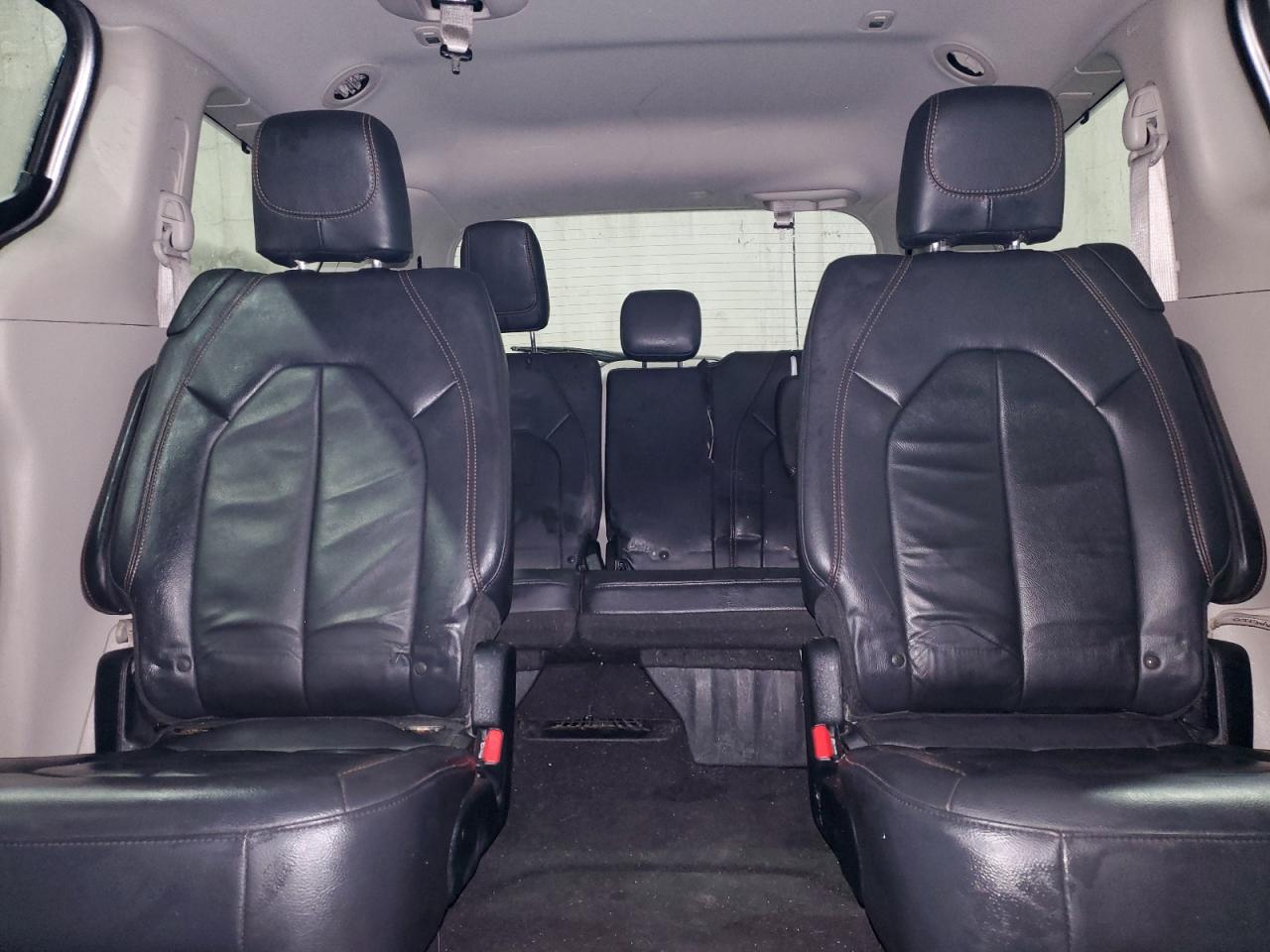 2017 Chrysler Pacifica - Image 10