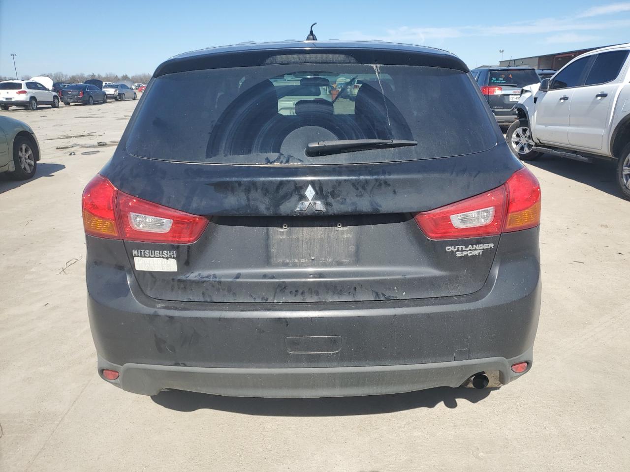 2015 Mitsubishi Outlander - Image 6
