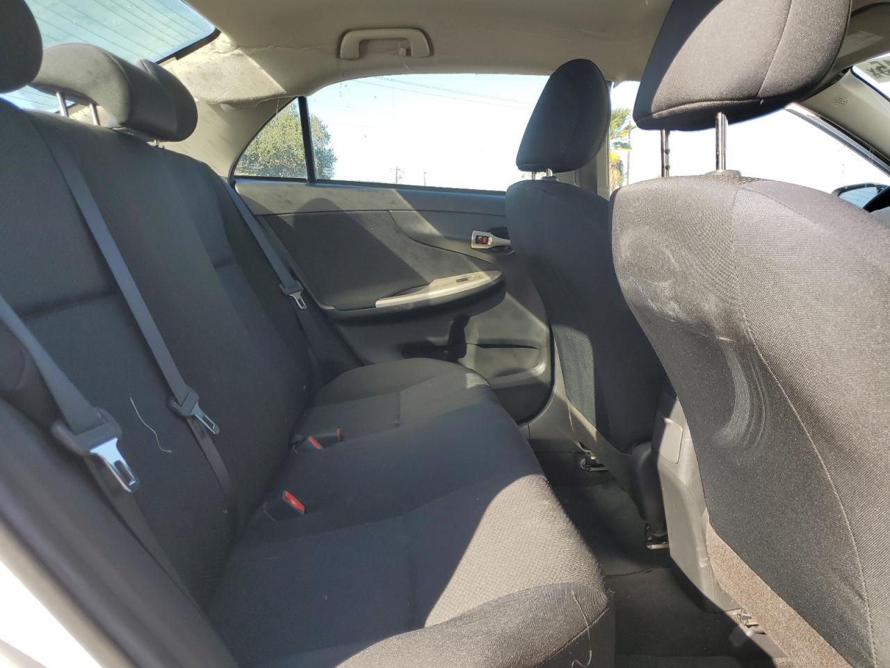 2010 Toyota Corolla - Image 11