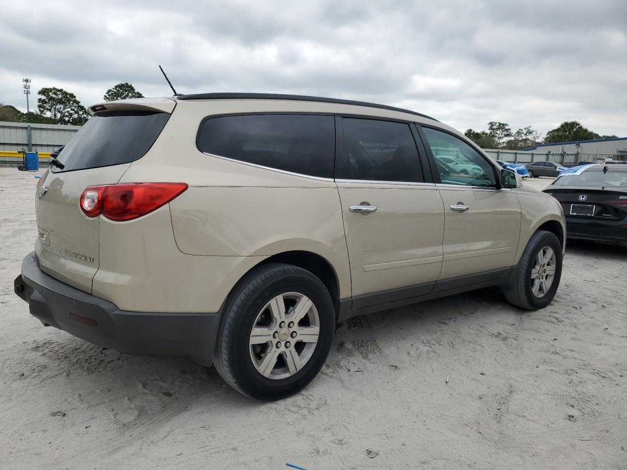2011 Chevrolet Traverse - Image 3