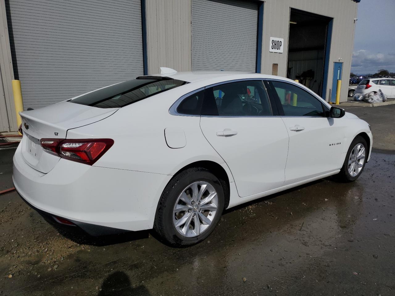 2022 Chevrolet Malibu - Image 3