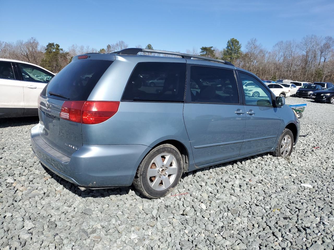 2004 Toyota Sienna - Image 3