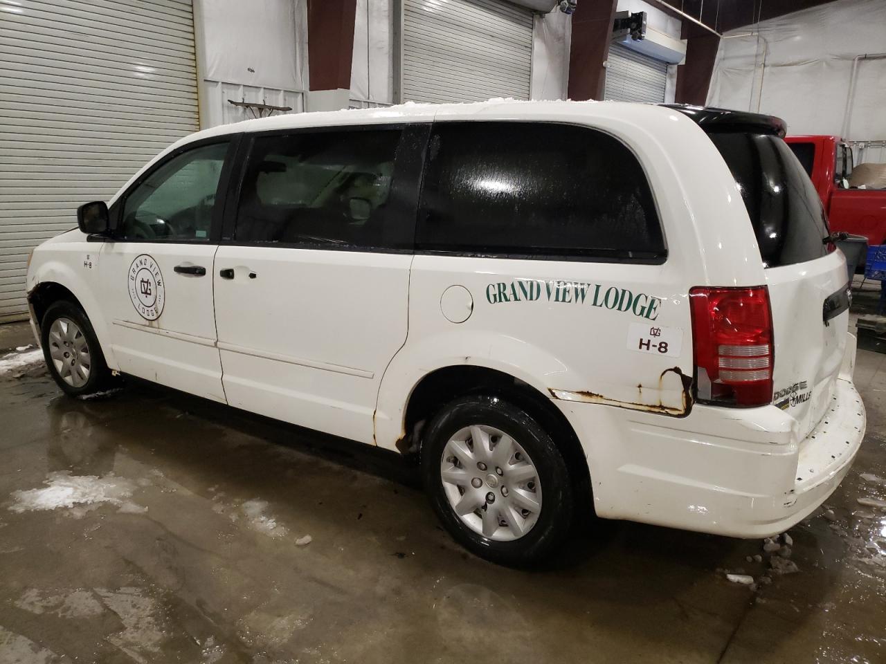 2008 Chrysler Town & Country - Image 2