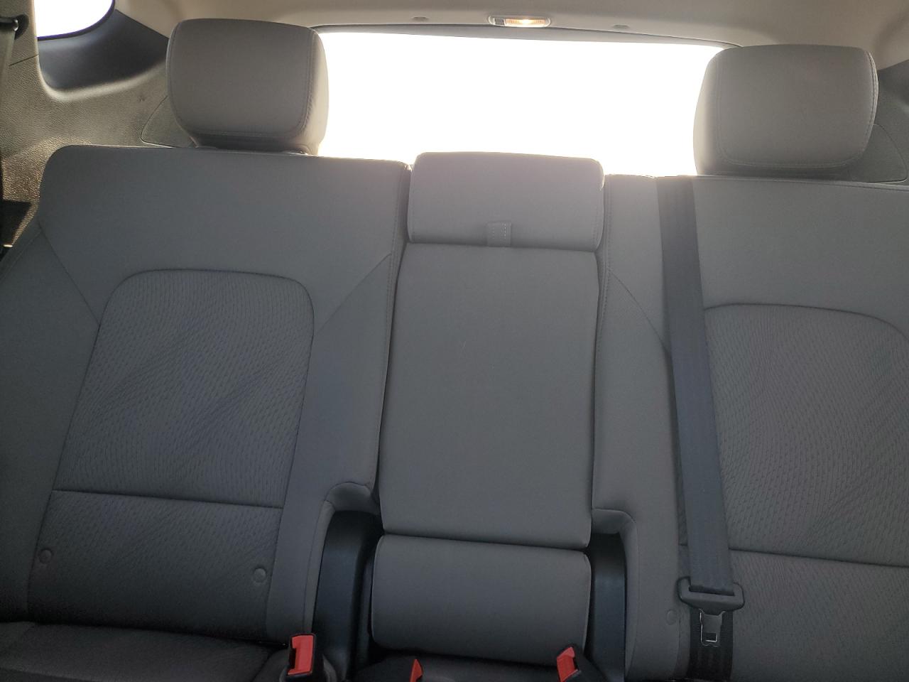 2016 Hyundai Santa Fe - Image 10