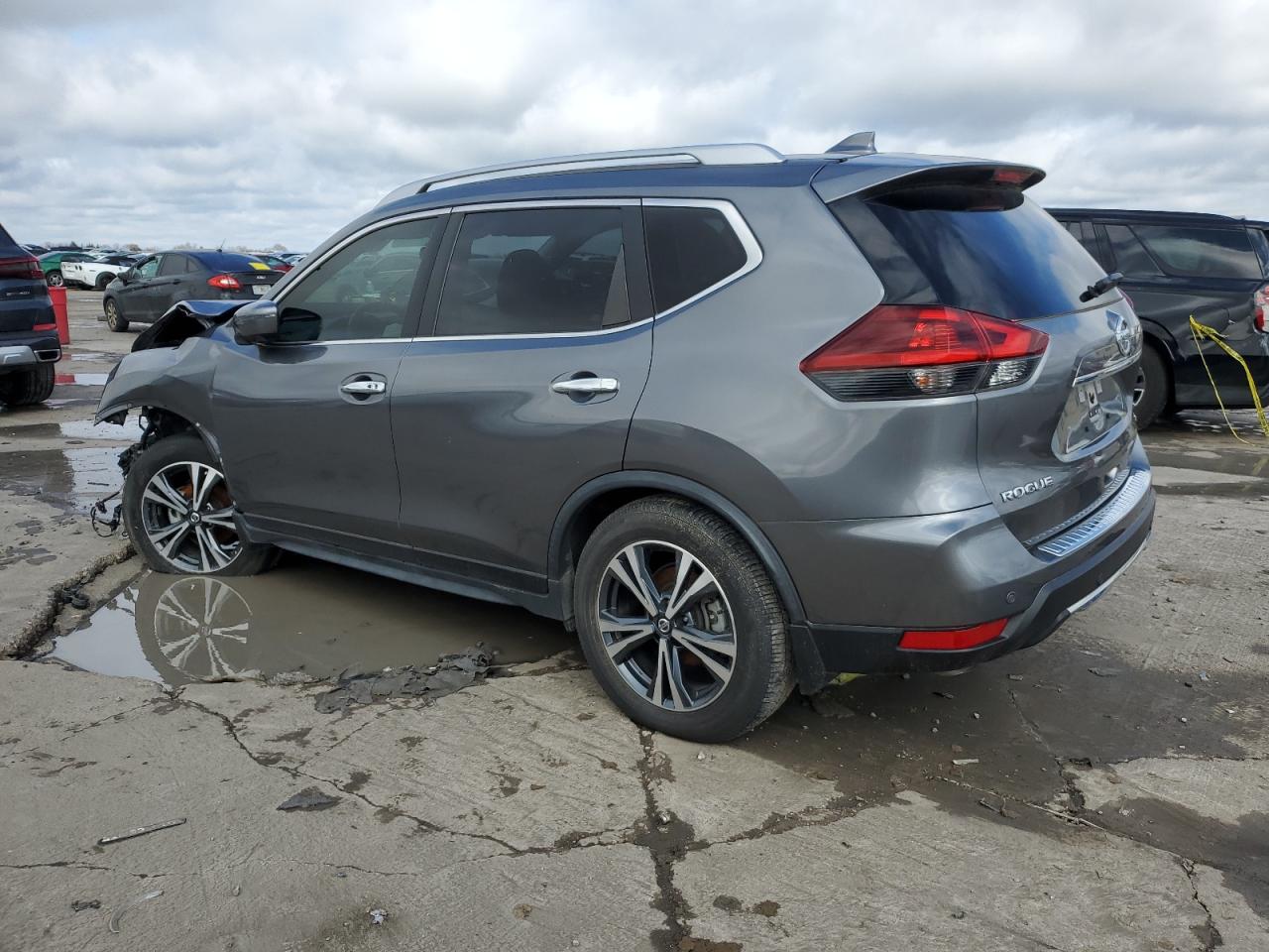 2019 Nissan Rogue - Image 2