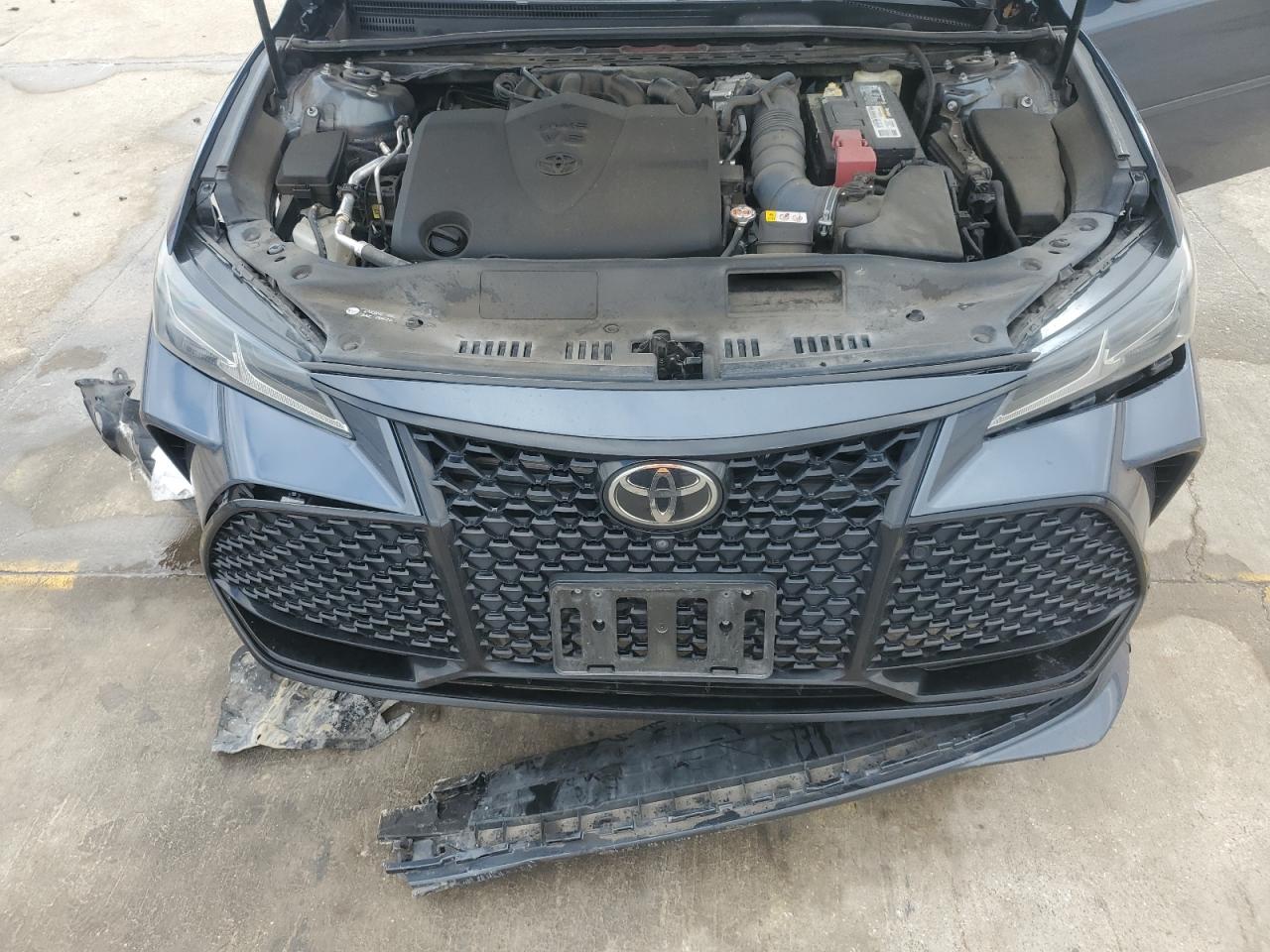 2019 Toyota Avalon - Image 12