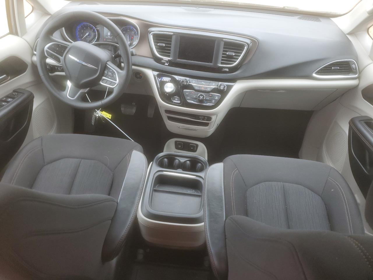 2018 Chrysler Pacifica - Image 8