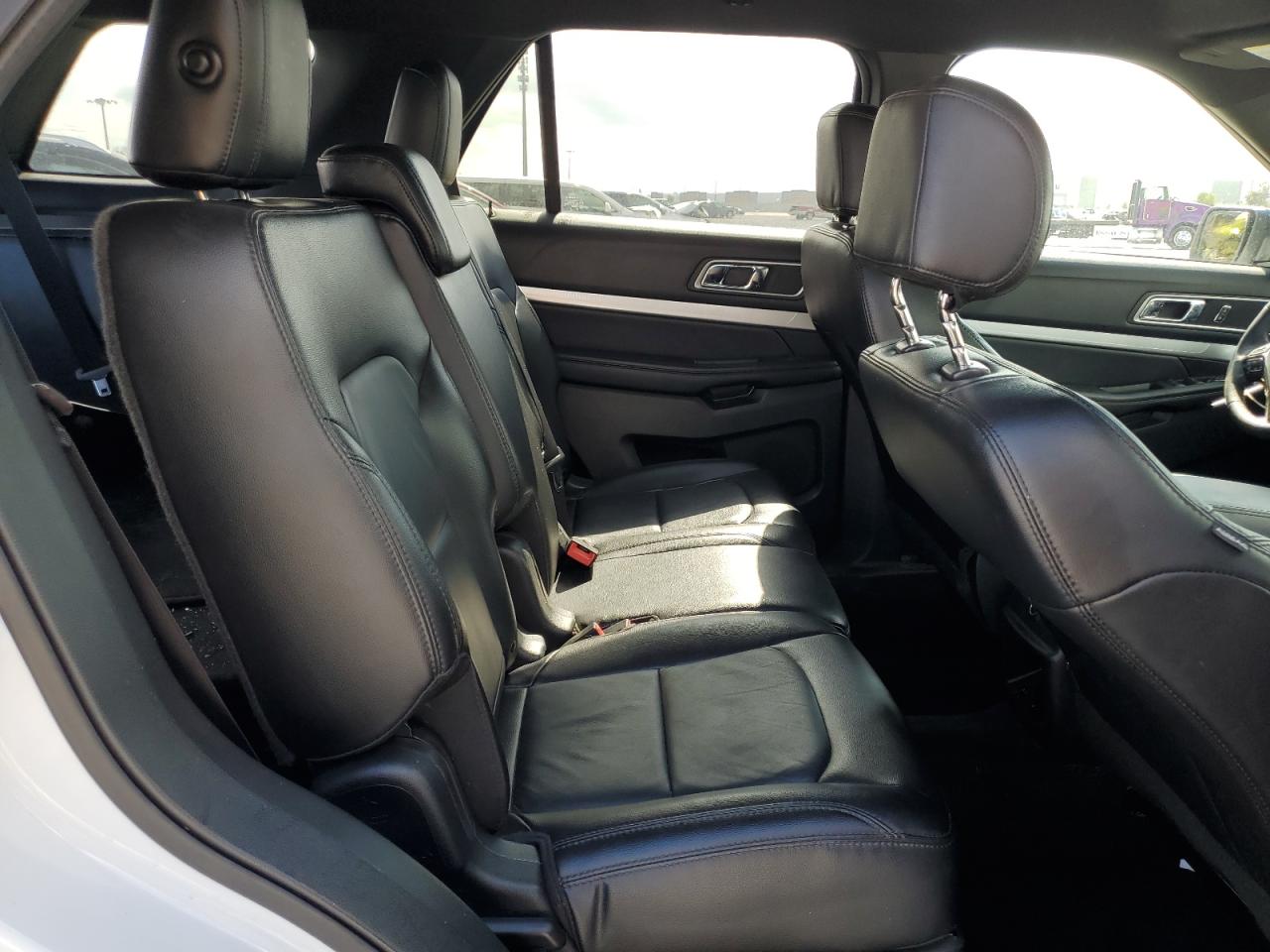 2017 Ford Explorer - Image 11