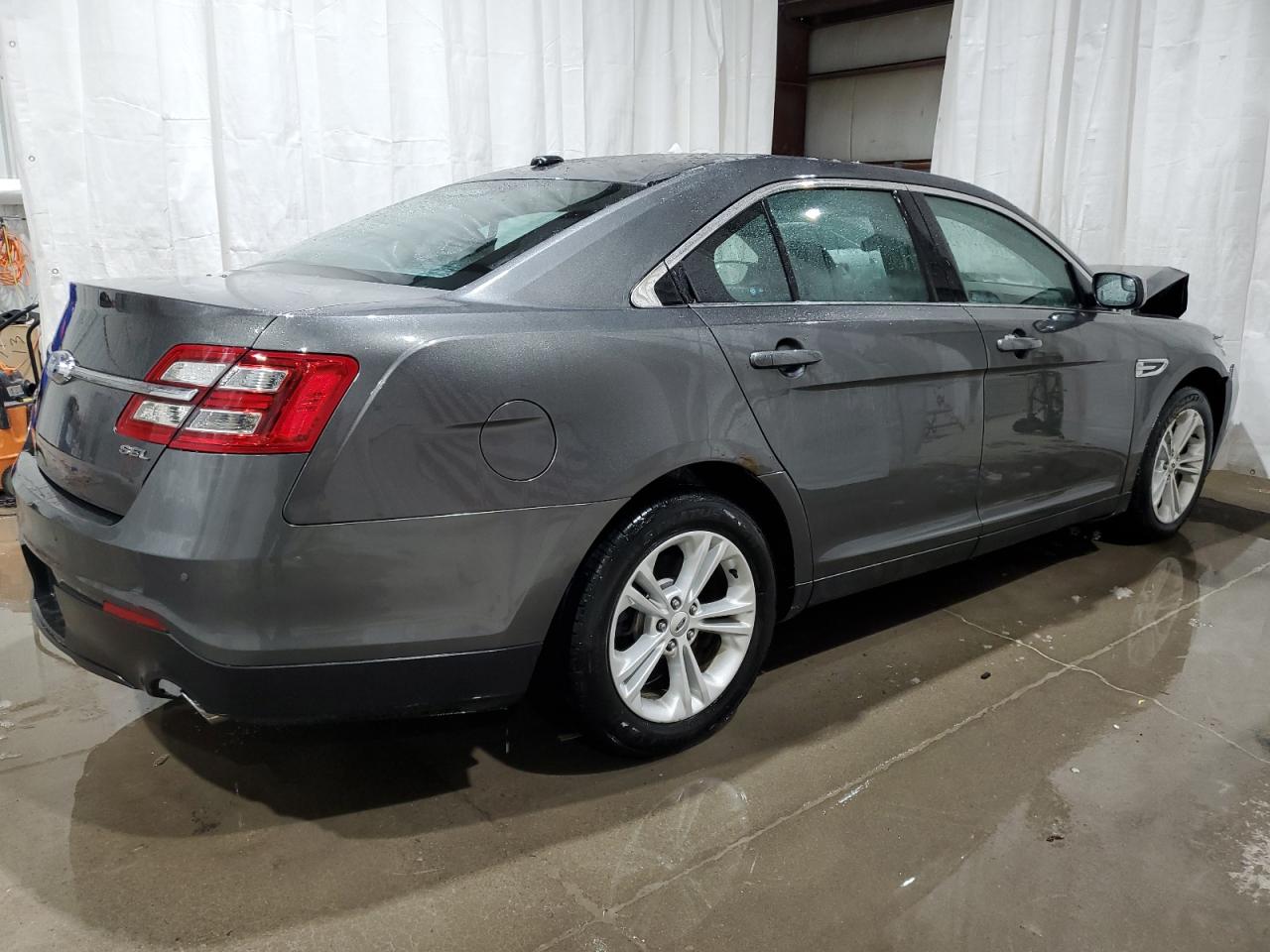 2015 Ford Taurus - Image 3