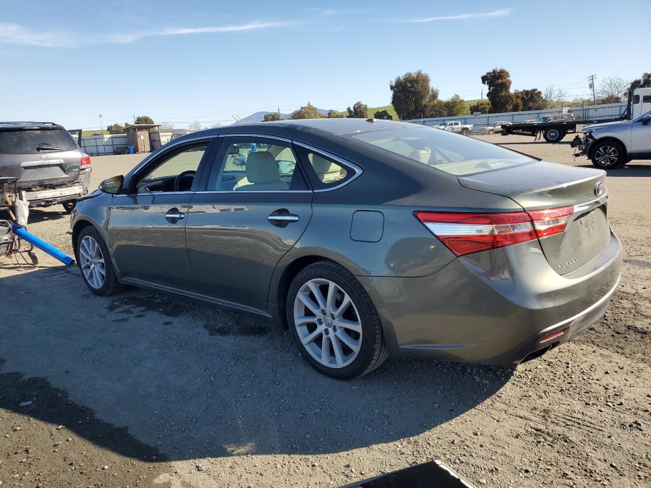 2013 Toyota Avalon - Image 2