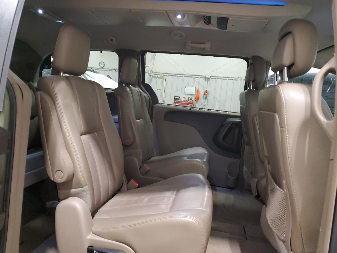 2012 Chrysler Town & Country - Image 11