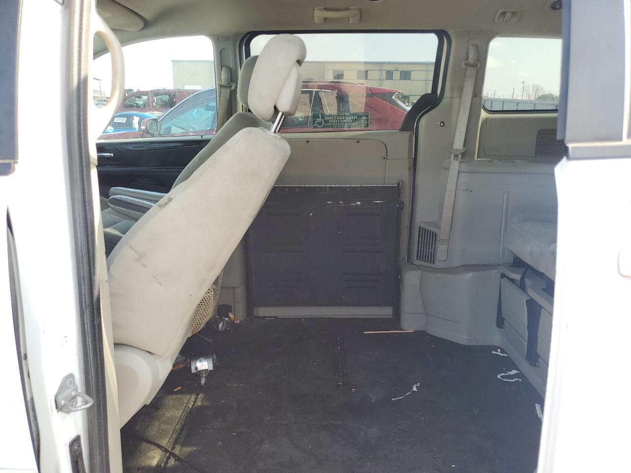 2016 Dodge Caravan - Image 11