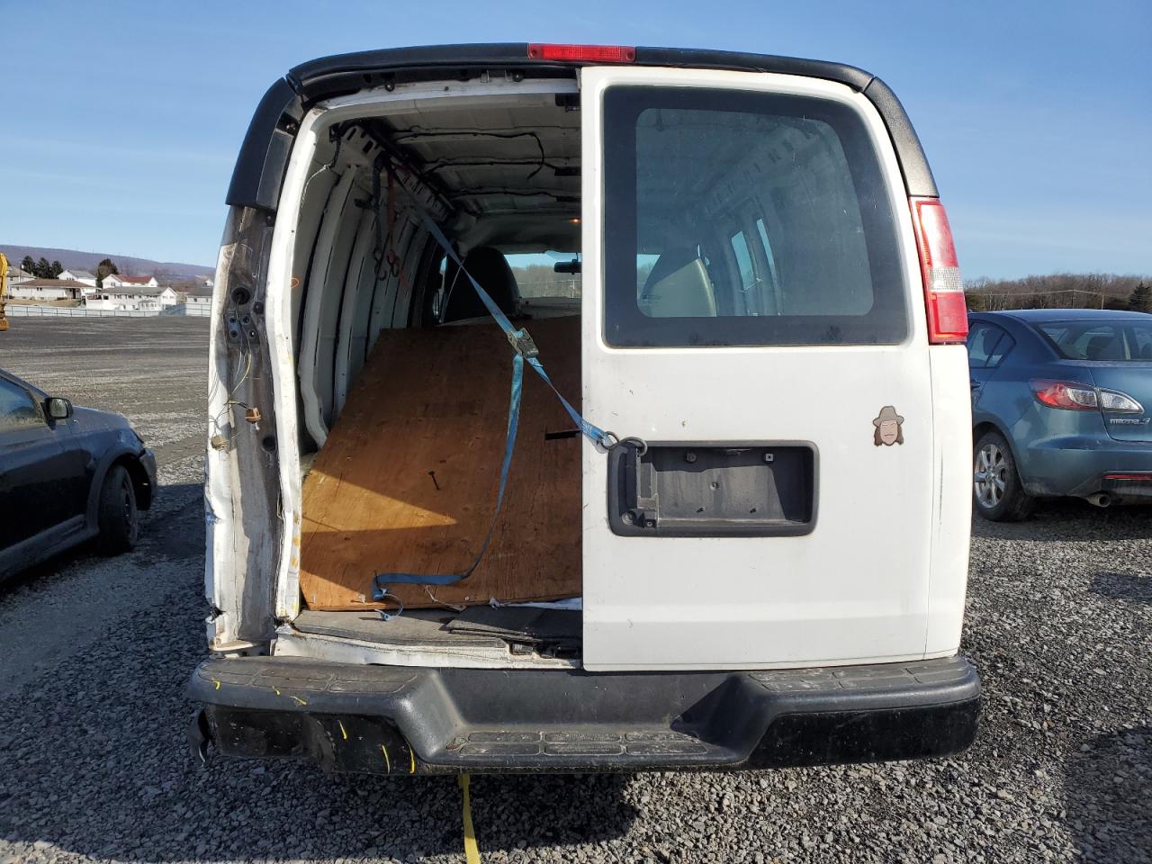2015 Chevrolet Express - Image 6