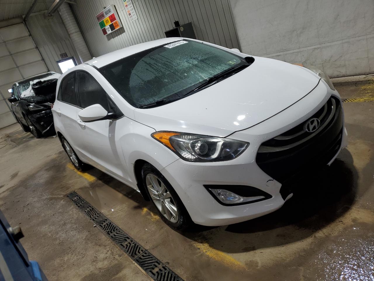 2013 Hyundai Elantra - Image 4