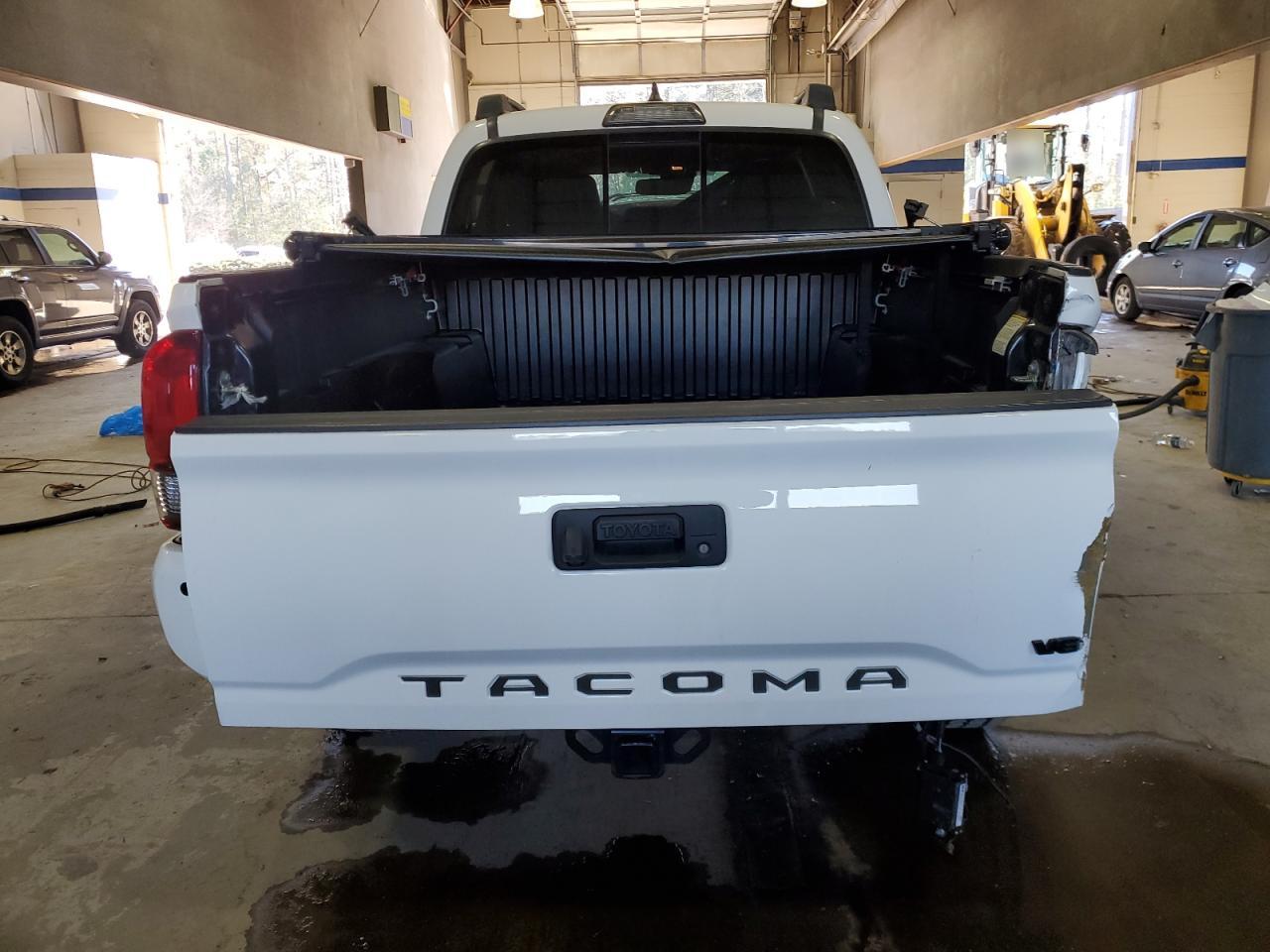2019 Toyota Tacoma - Image 6